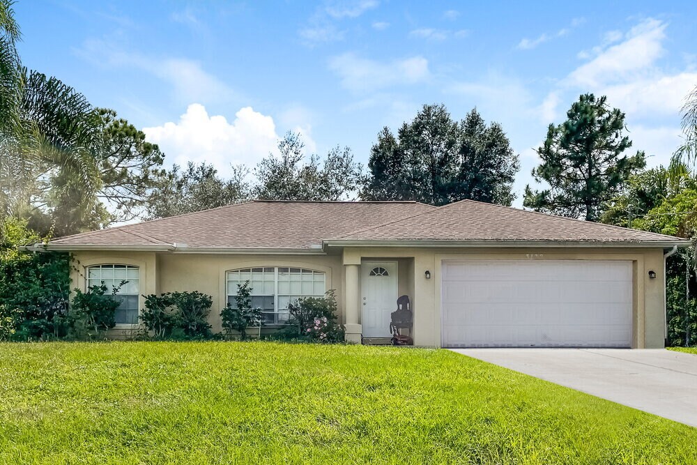 3132 Eagle Pass St in North Port, FL - Building Photo