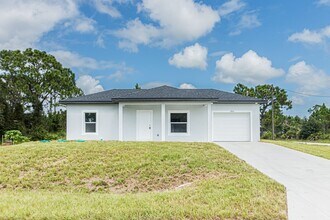 1900 14th St W in Lehigh Acres, FL - Building Photo - Building Photo