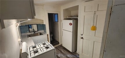 113 W Seneca St in Oswego, NY - Building Photo - Building Photo