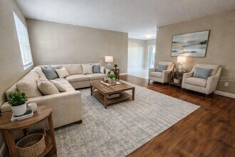 12909 83rd Ave N in Seminole, FL - Foto de edificio - Building Photo