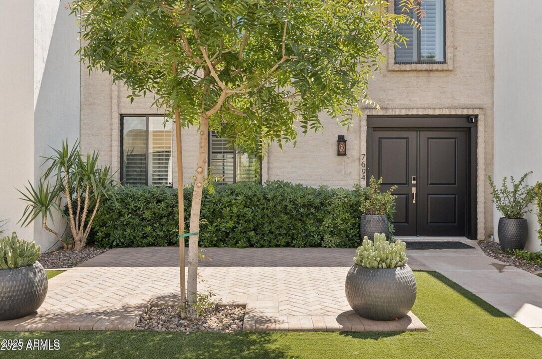 7694 E Minnezona Ave in Scottsdale, AZ - Building Photo