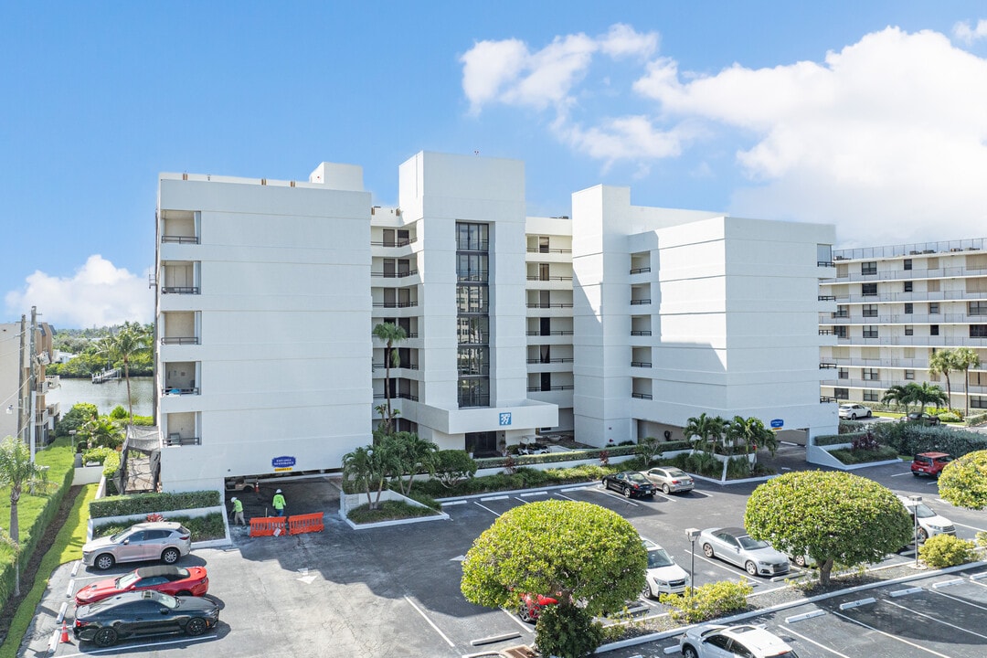 Concordia West in Palm Beach, FL - Building Photo
