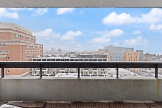 566 Commonwealth Ave in Boston, MA - Building Photo - Building Photo