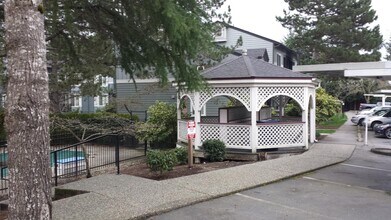 11112 NE 124th Ln, Unit D-314 in Kirkland, WA - Building Photo - Building Photo