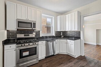 2712 W Winnemac Ave in Chicago, IL - Building Photo - Building Photo