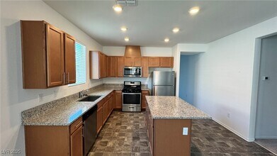 6931 Feather Hl St in North Las Vegas, NV - Building Photo - Building Photo