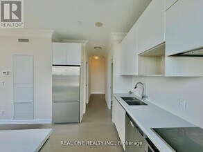 25 Water Walk Dr in Markham, ON - Building Photo - Building Photo