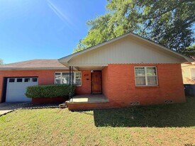 717 Dallas St in Jacksonville, TX - Building Photo