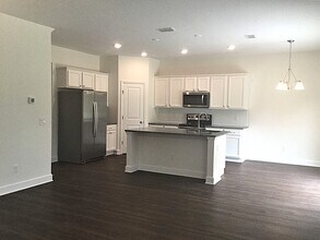 221 Crestrun Loop in Leesburg, FL - Building Photo - Building Photo