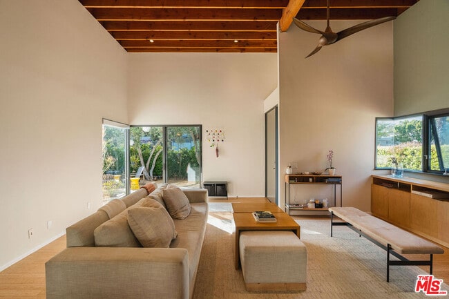 654 Hill St in Santa Monica, CA - Building Photo - Building Photo