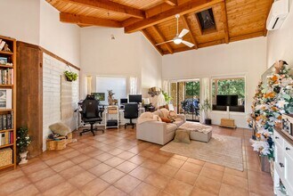 3700 Las Pilitas Rd in Santa Margarita, CA - Foto de edificio - Building Photo