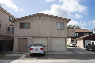 7872 Holt Dr in Huntington Beach, CA - Building Photo - Building Photo