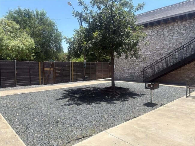 2301 Ohlen Rd in Austin, TX - Building Photo - Building Photo