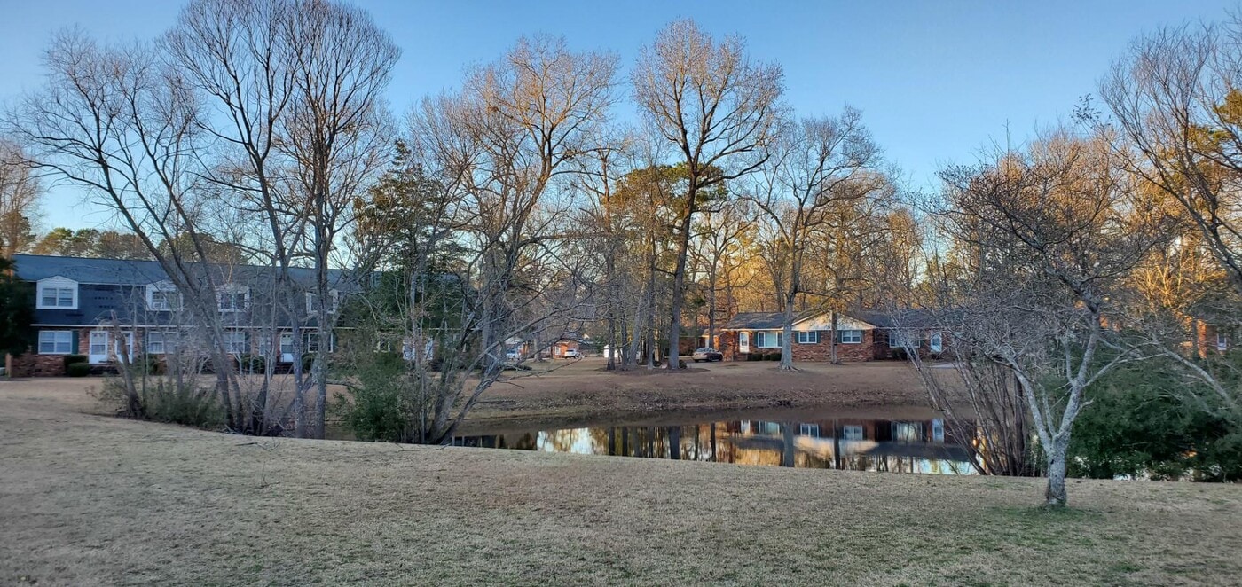 6000 River Rd in Washington, NC - Foto de edificio