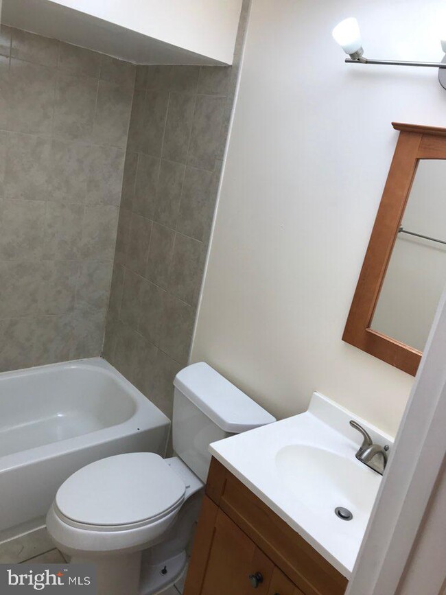 48 Q St NE-Unit -B in Washington, DC - Foto de edificio - Building Photo