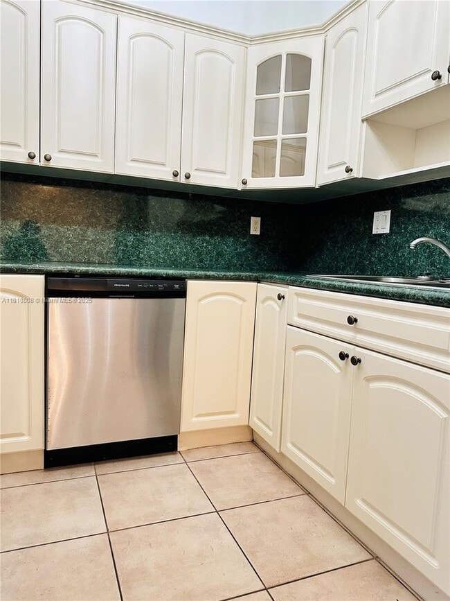 1101 NW 134th Pl in Miami, FL - Building Photo - Building Photo