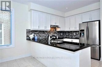 253 Rutherford Rd in Bradford West Gwillimbury, ON - Building Photo - Building Photo