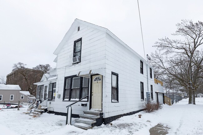 1144 First St in Muskegon, MI - Building Photo - Building Photo