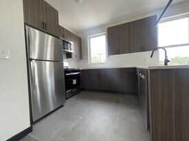 138 Mallory Ave, Unit 401 in Jersey City, NJ - Building Photo