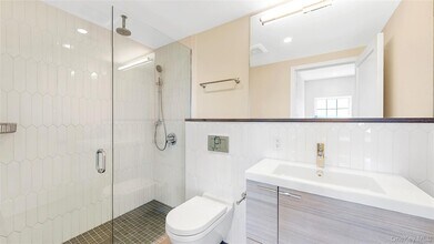 16 N Main St in Port Chester, NY - Building Photo - Building Photo