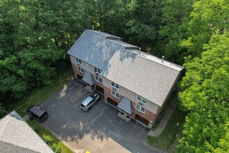 64 Nutmeg Dr in Meriden, CT - Building Photo - Building Photo