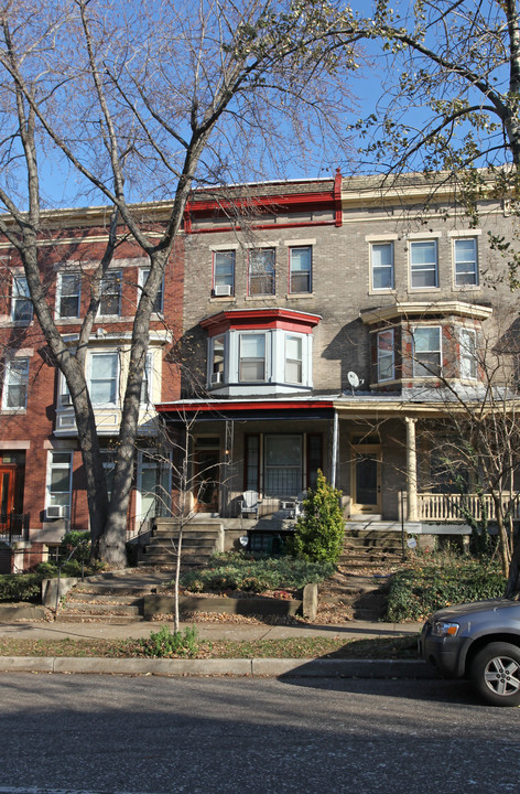 3023 N Calvert St in Baltimore, MD - Building Photo