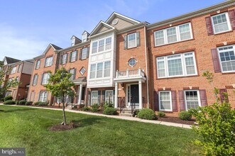 8871 Purple Iris Ln in Elkridge, MD - Foto de edificio - Building Photo