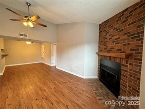 1600 Sharon Rd W in Charlotte, NC - Building Photo - Building Photo