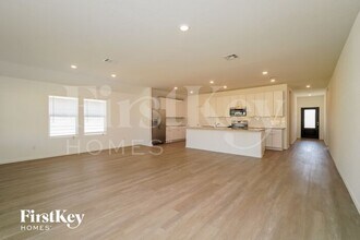 10639 Erinita Way in Converse, TX - Foto de edificio - Building Photo