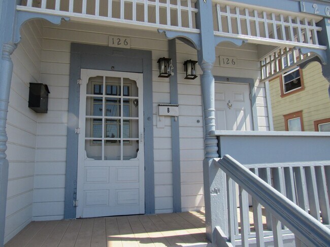 126 Marchant St in Watsonville, CA - Foto de edificio - Building Photo