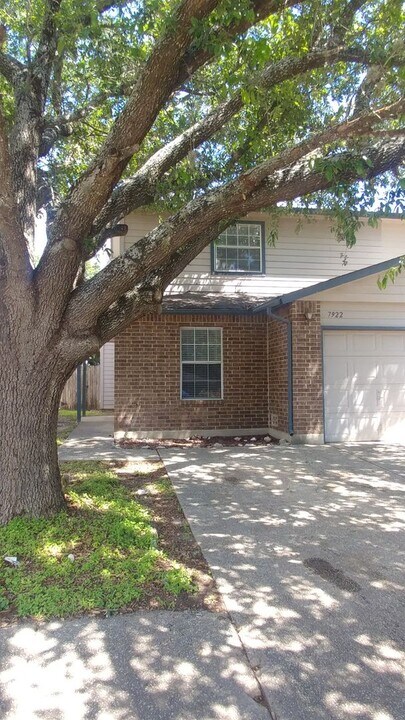 7922 Galaway Bay in San Antonio, TX - Building Photo