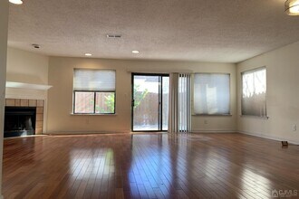 81 Park Gate Dr in Edison, NJ - Building Photo - Building Photo