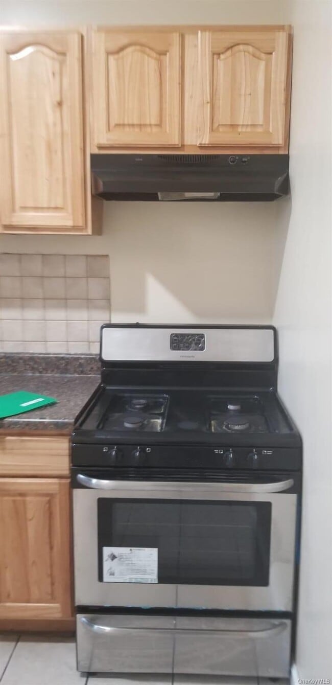 900 Belmont Ave in Brooklyn, NY - Foto de edificio - Building Photo