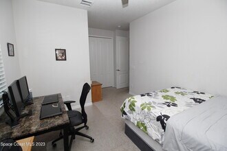 3039 Burghley Park Way in Melbourne, FL - Foto de edificio - Building Photo