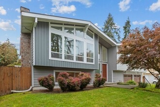 13025 87th Pl NE in Kirkland, WA - Building Photo - Building Photo