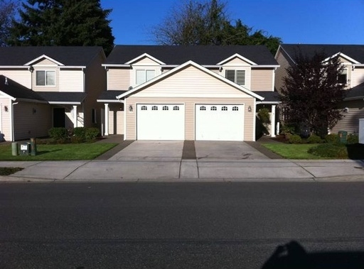 339-345 NE Lechner St in Camas, WA - Building Photo