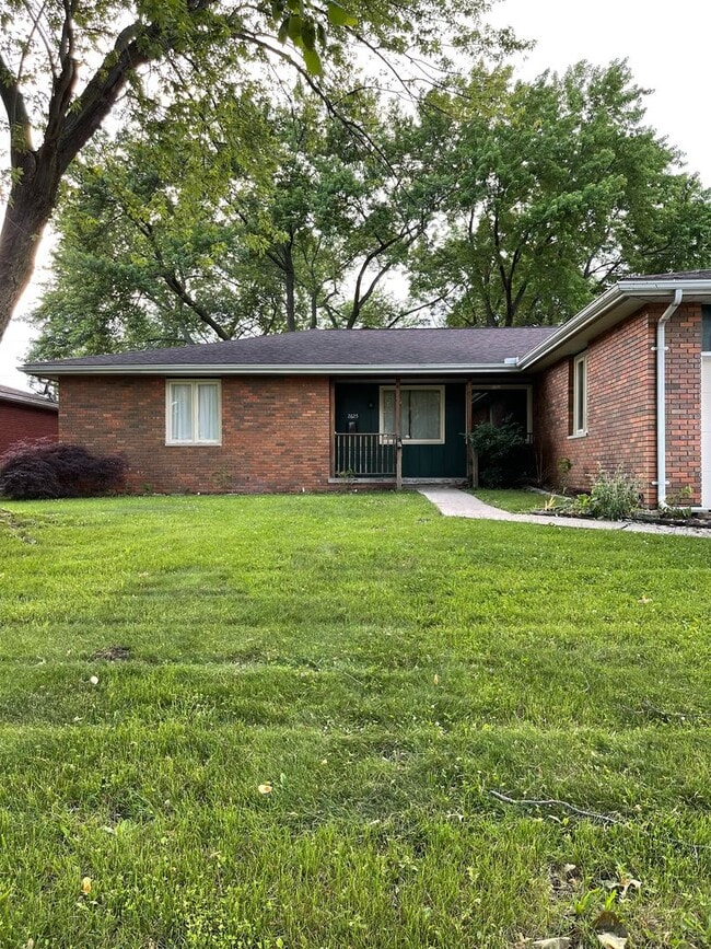 property at 2625 Delaware Dr