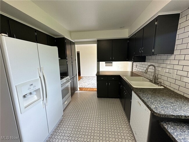 property at 5192 Center Rd
