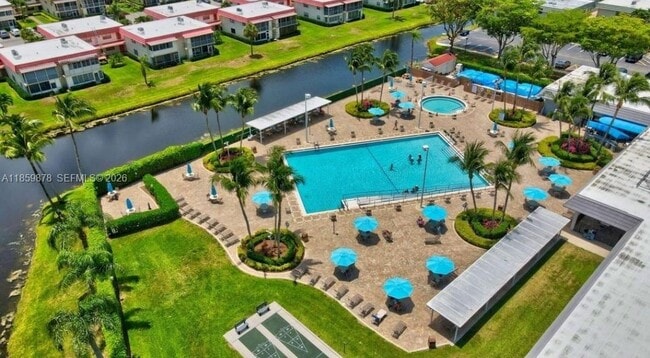 303 Burgundy G in Delray Beach, FL - Building Photo - Building Photo