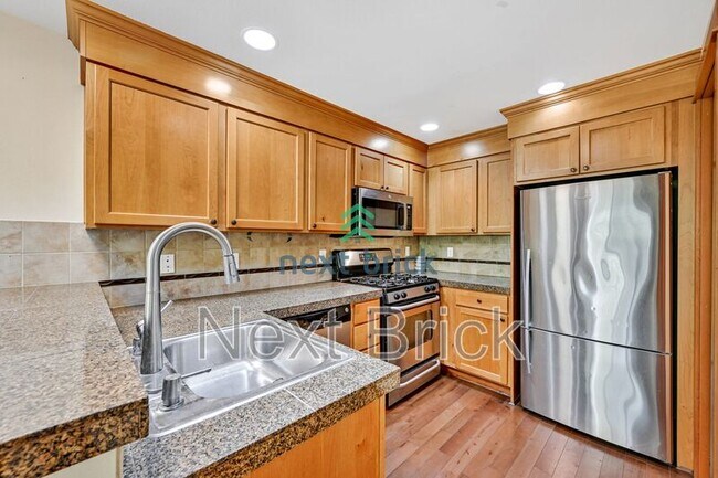 5204 Delridge Wy SW in Seattle, WA - Building Photo - Building Photo