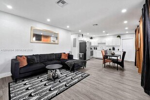 1324 NE 151st St in North Miami Beach, FL - Building Photo