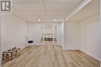 4326 Mayflower Dr in Mississauga, ON - Building Photo - Building Photo