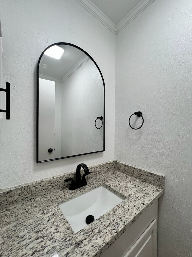 900 S Weatherred Dr in Richardson, TX - Building Photo - Building Photo