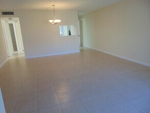 3186 Via Poinciana in Greenacres, FL - Building Photo - Building Photo
