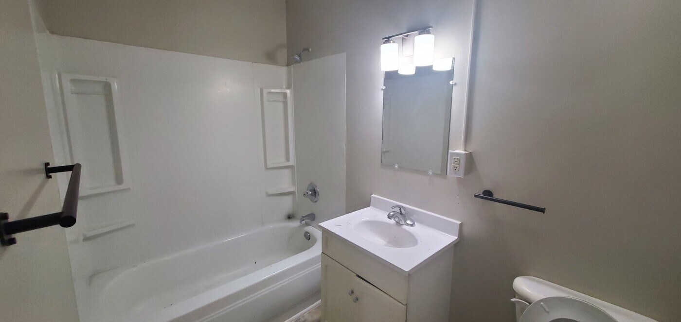 527 Tedesco St, Unit 2 in St. Paul, MN - Building Photo