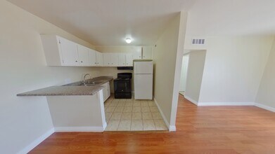512 North Cir in Las Vegas, NV - Building Photo - Building Photo