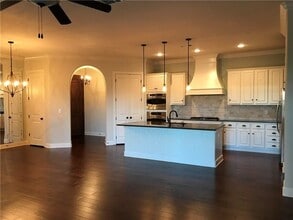 555 Via Amalfi in Irving, TX - Foto de edificio - Building Photo