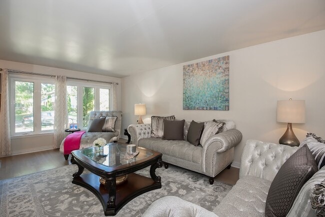 8253 Karlov Ave in Skokie, IL - Building Photo - Building Photo