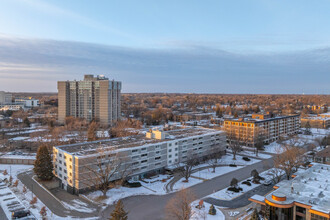 York of Edina Condominium in Edina, MN - Building Photo - Building Photo