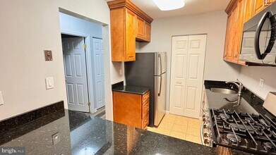 5817 Cove Landing Rd in Burke, VA - Building Photo - Building Photo
